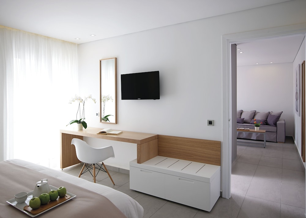 Superior Two Bedroom Suite Inland View