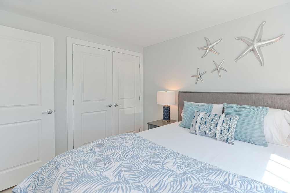 Luxury Condo photo 2