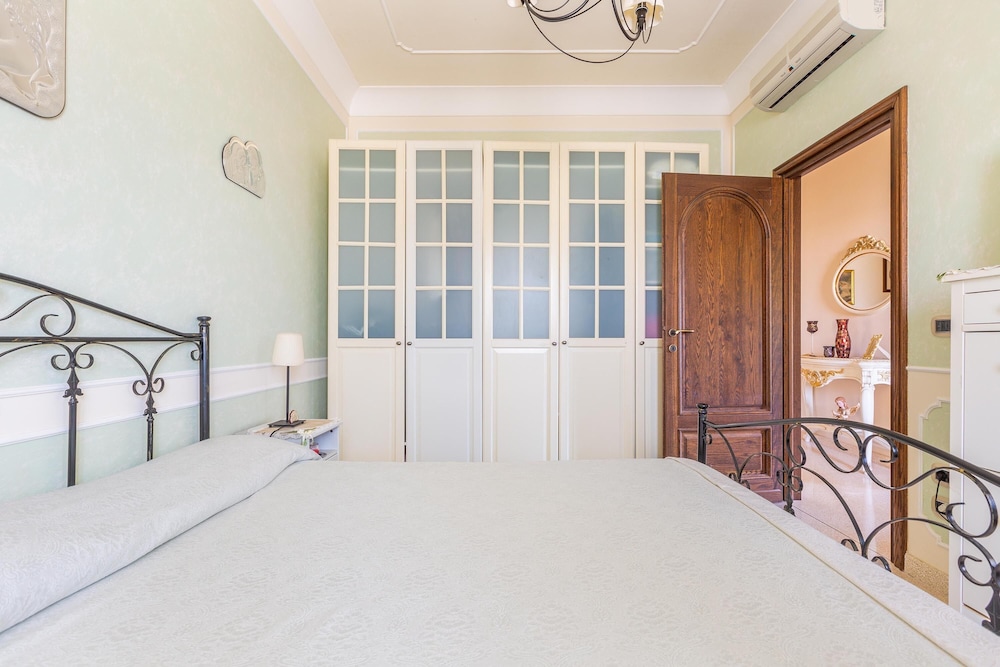 Villa photo 1