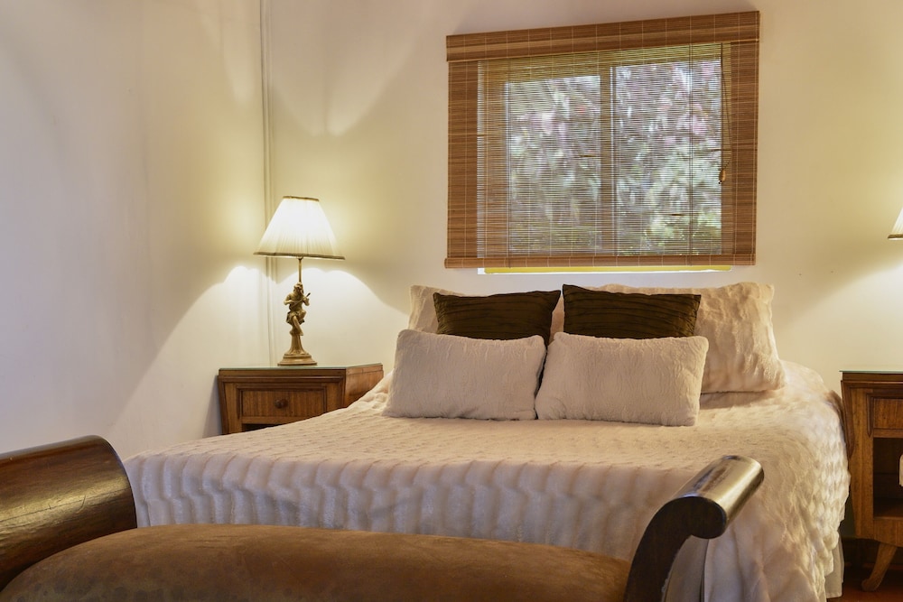 Room, 1 Double Bed, Bathtub photo 1