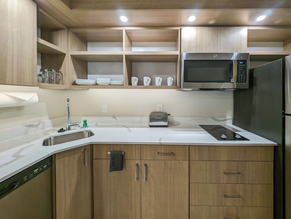 Suite, 1 King Bed, Accessible, Bathtub (Washer & Dryer) - Photo 4