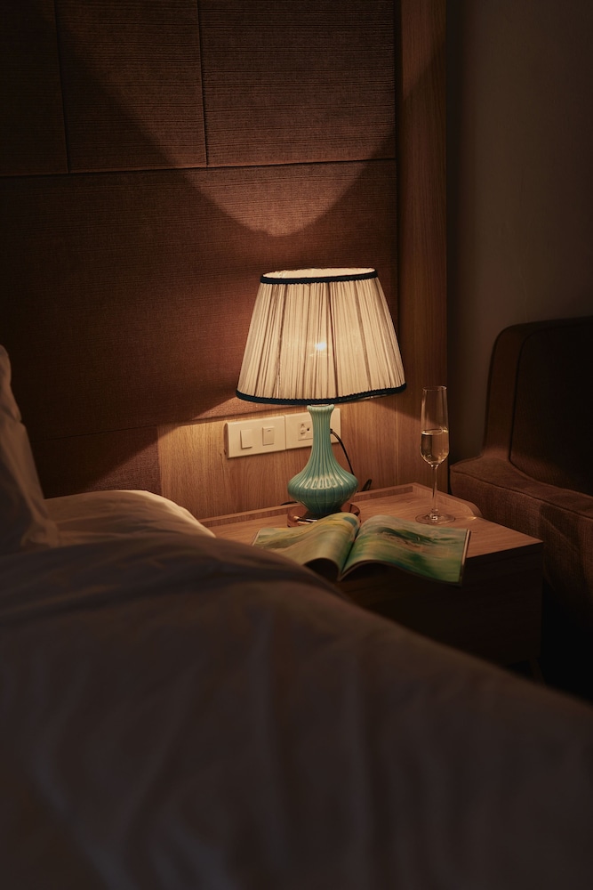 Executive Room, 1 King Bed, Bathtub, City View photo 1