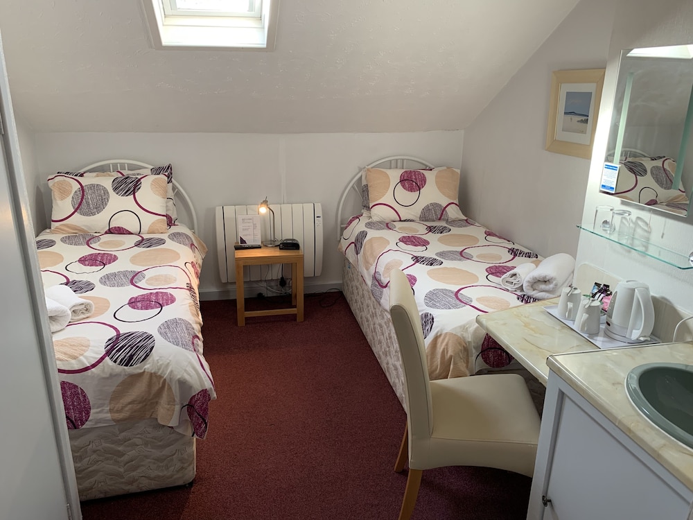 Twin Room, Shared Bathroom photo 2