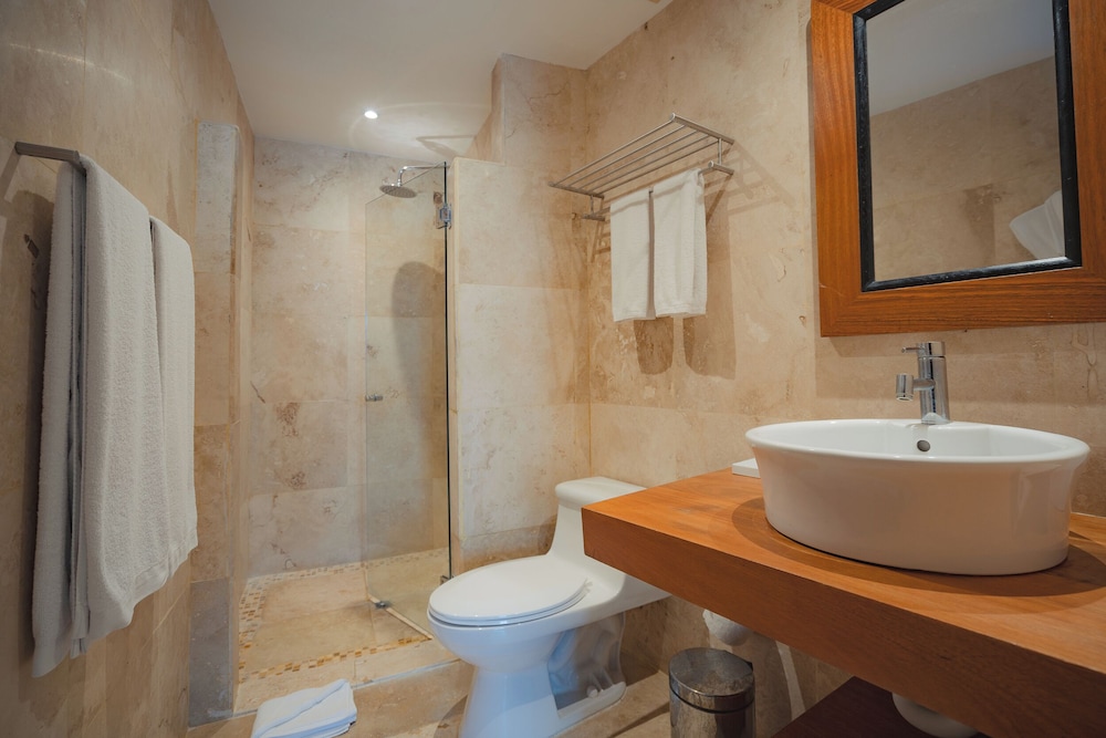 Luxury Suite, 1 Bedroom, Kitchenette, Ocean View thumbnail 5