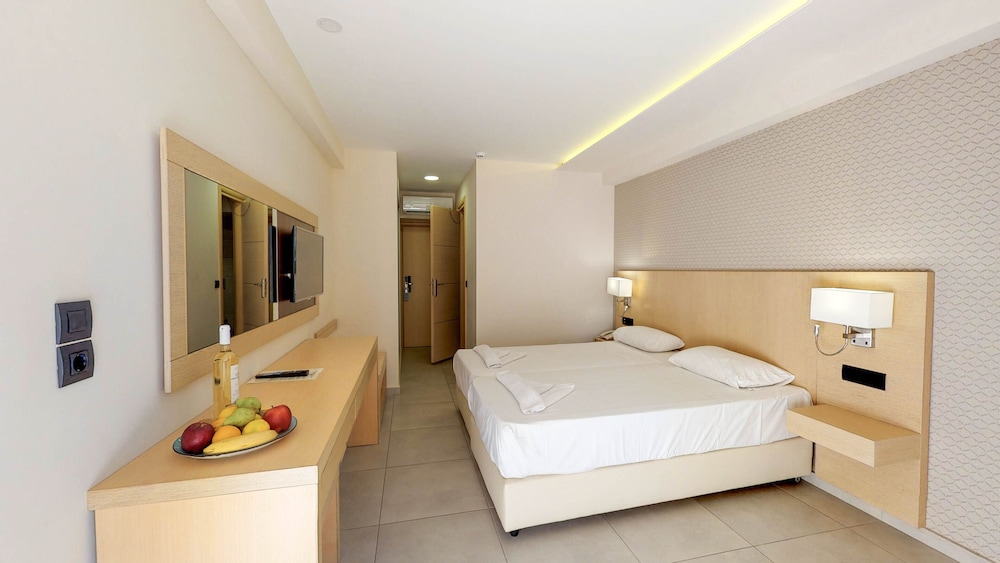 Deluxe Room (with Outdoor Jetted Tub)