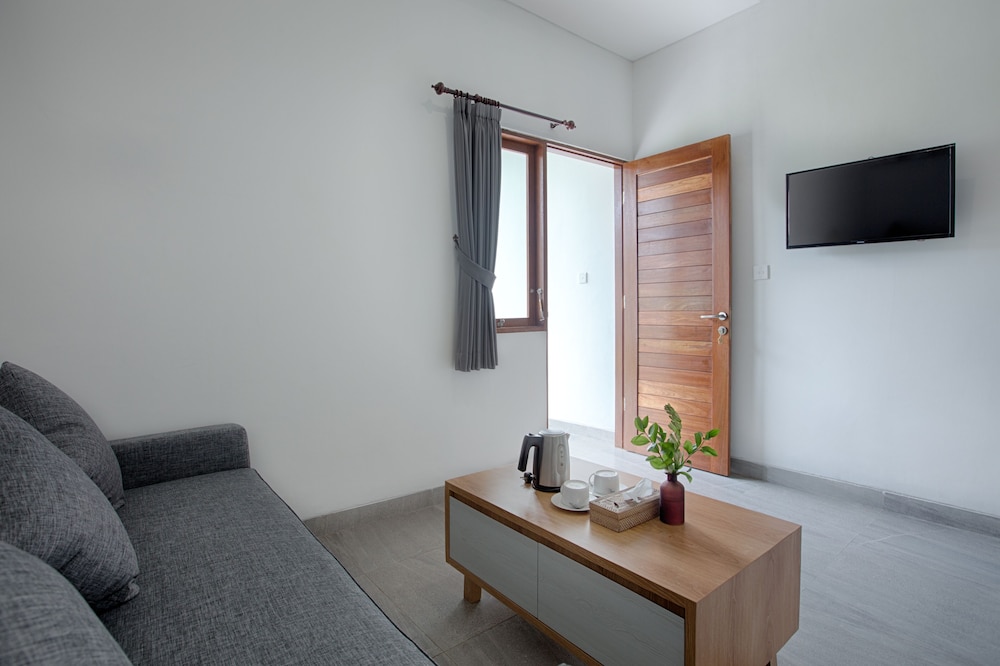 Deluxe Ground Floor - Photo 12