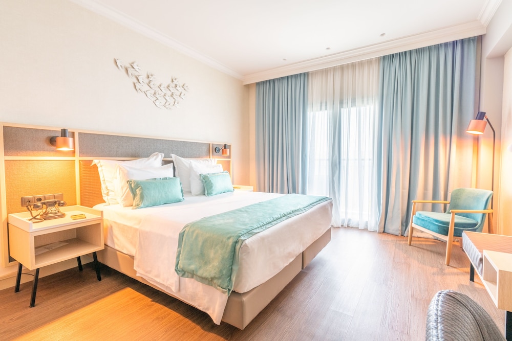 Deluxe Room, Sea View - Photo 1