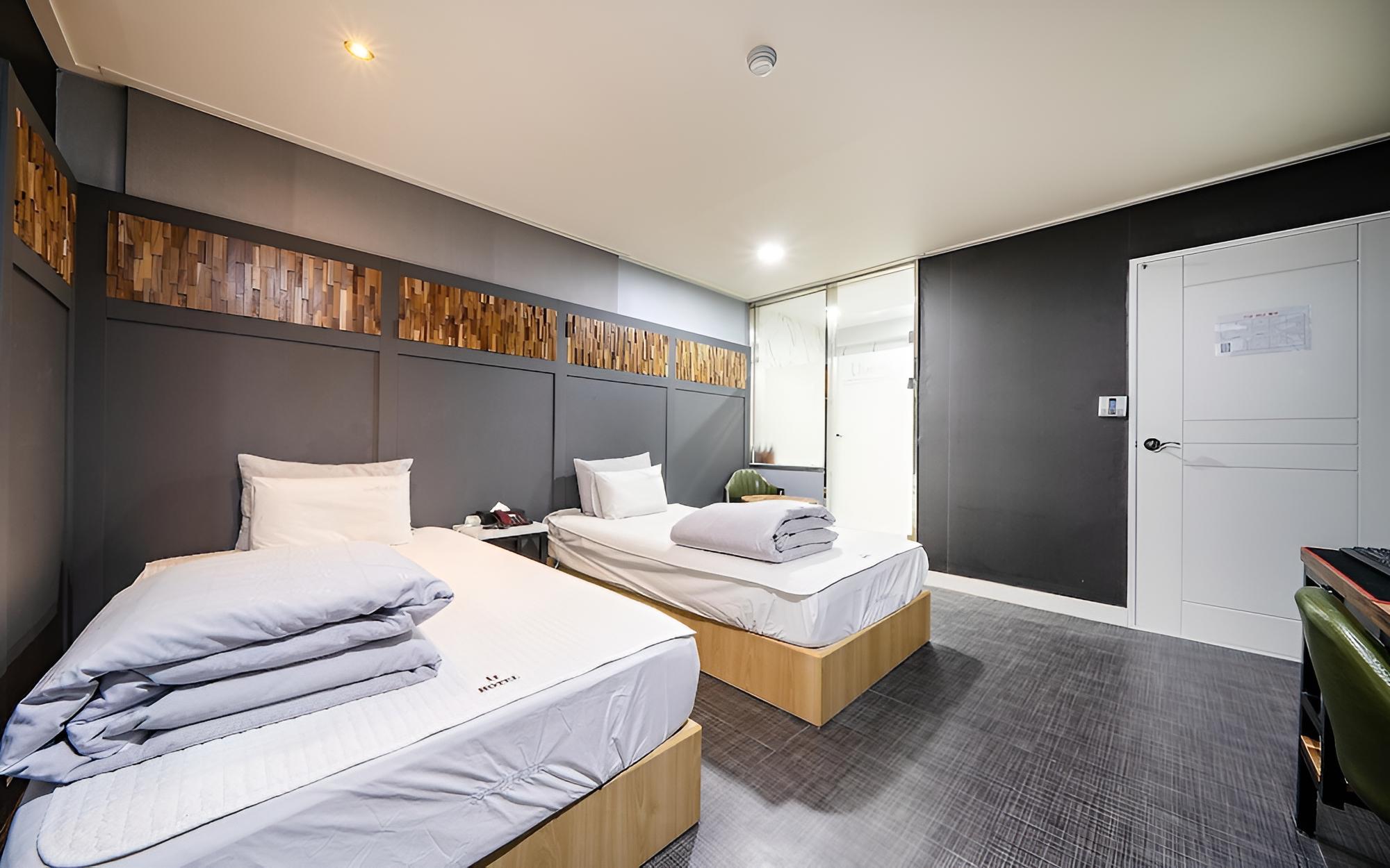Room (Twin (additional charge for consecuti) - Photo 9