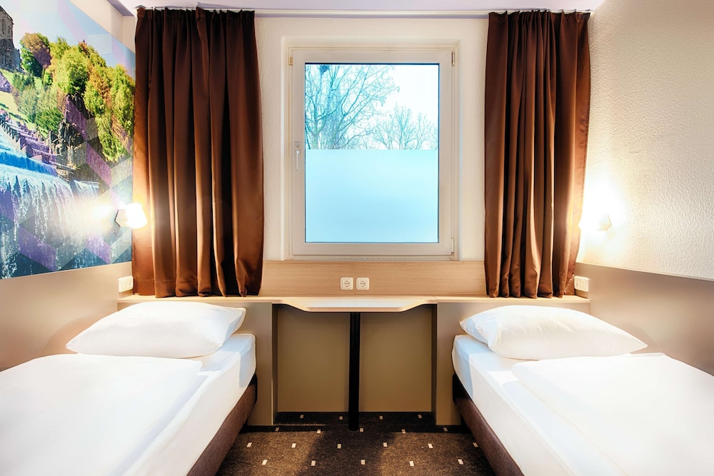 Twin Room - Photo 5
