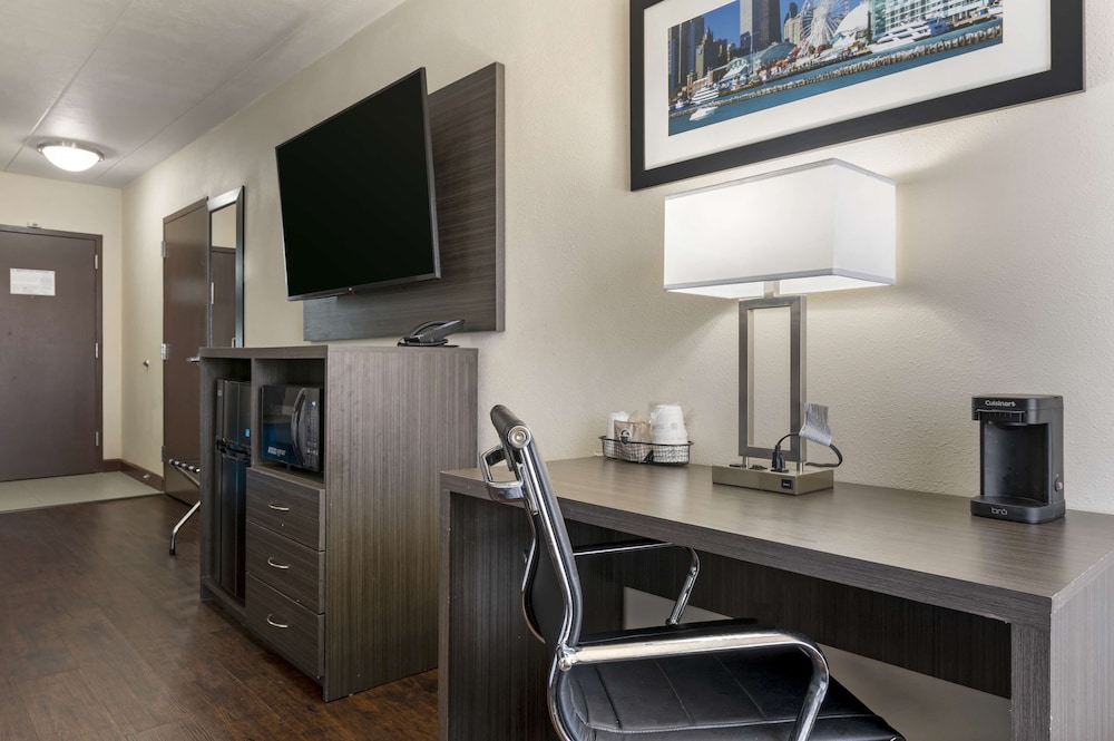 Standard Room, 2 Queen Beds, Non Smoking, Refrigerator & Microwave (Shower Only;Larger Room) - Photo 2