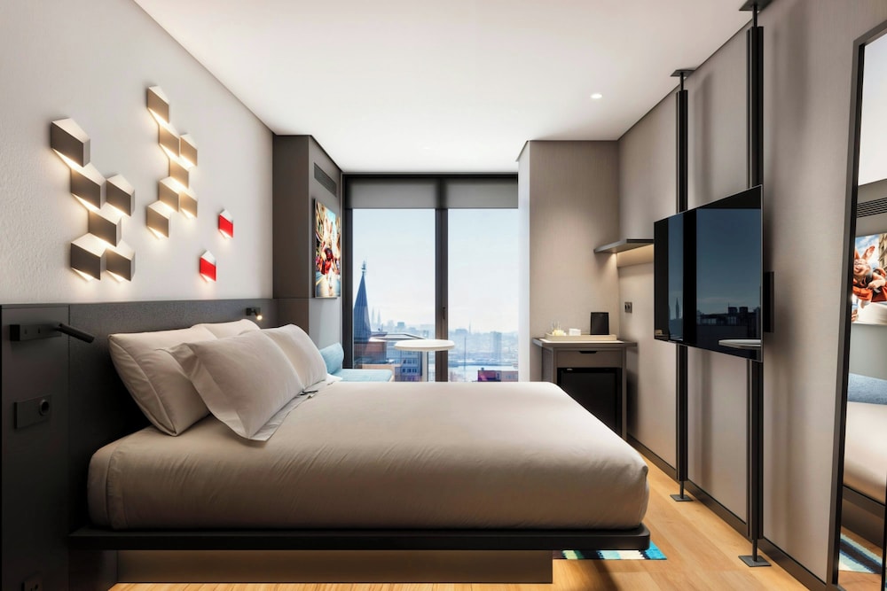 Deluxe Room, 1 King Bed photo 1