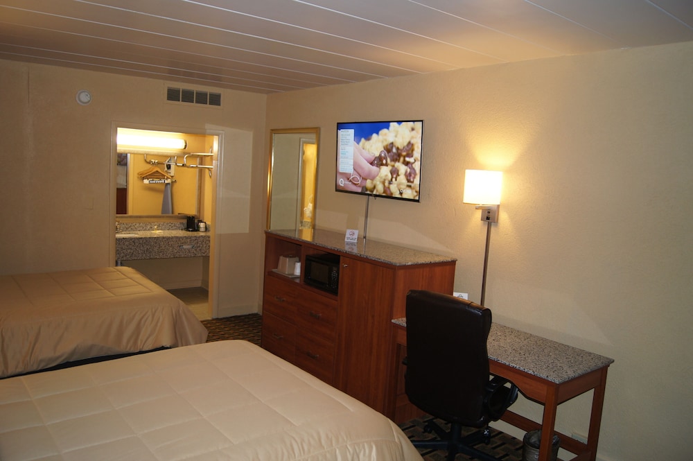 Basic Room, 2 Double Beds, Smoking, Private Bathroom photo 1