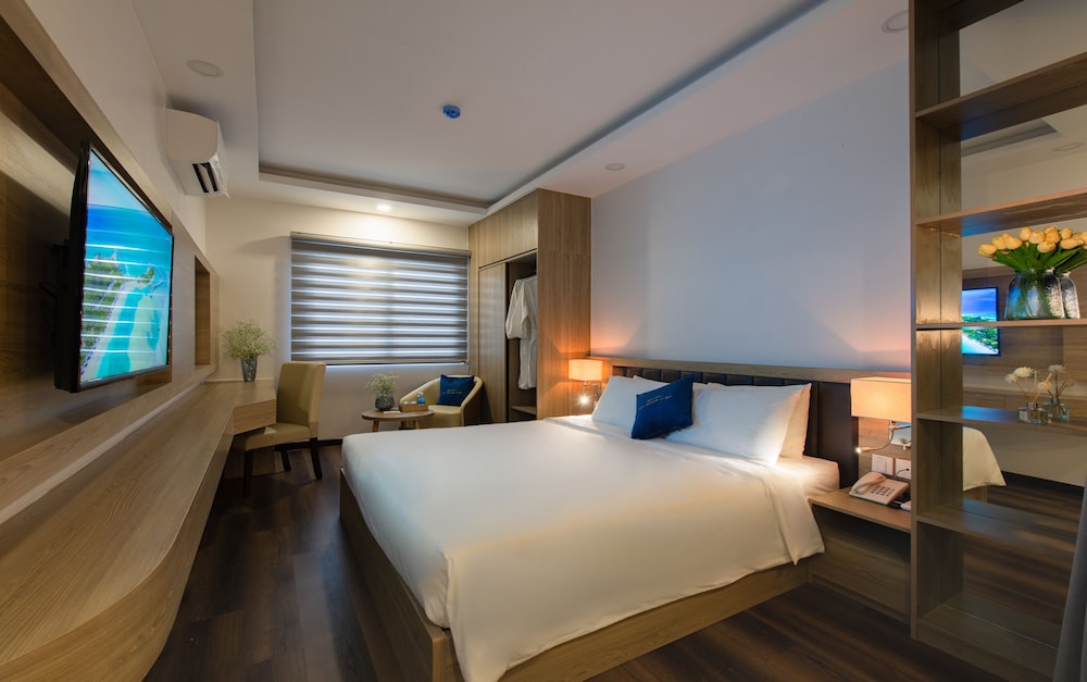 Deluxe Room, 1 King Bed - Photo 5