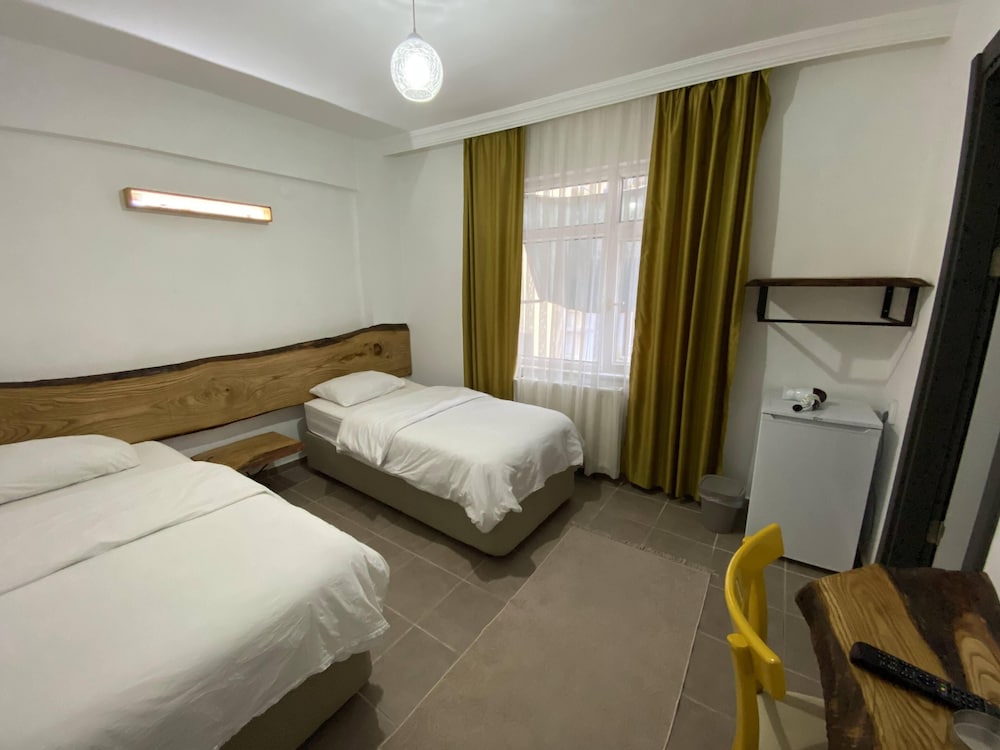 Standard Room, Multiple Beds photo 1