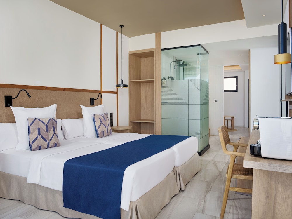 Junior Suite, Sea View (Superior) photo 2