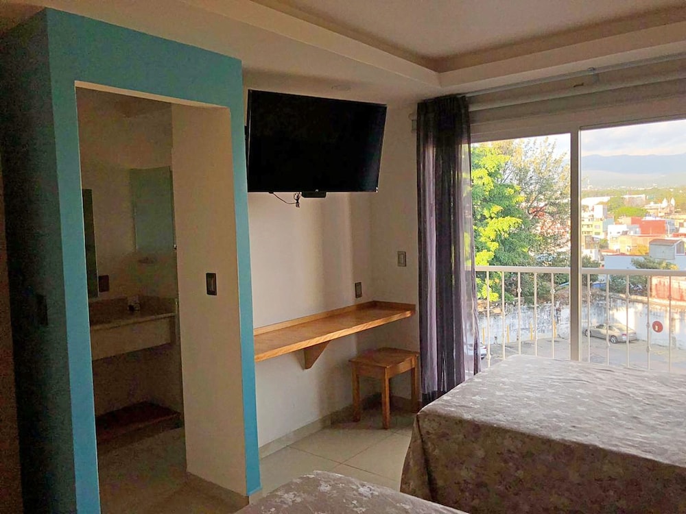 Standard room with 2 beds and air conditioning photo 2