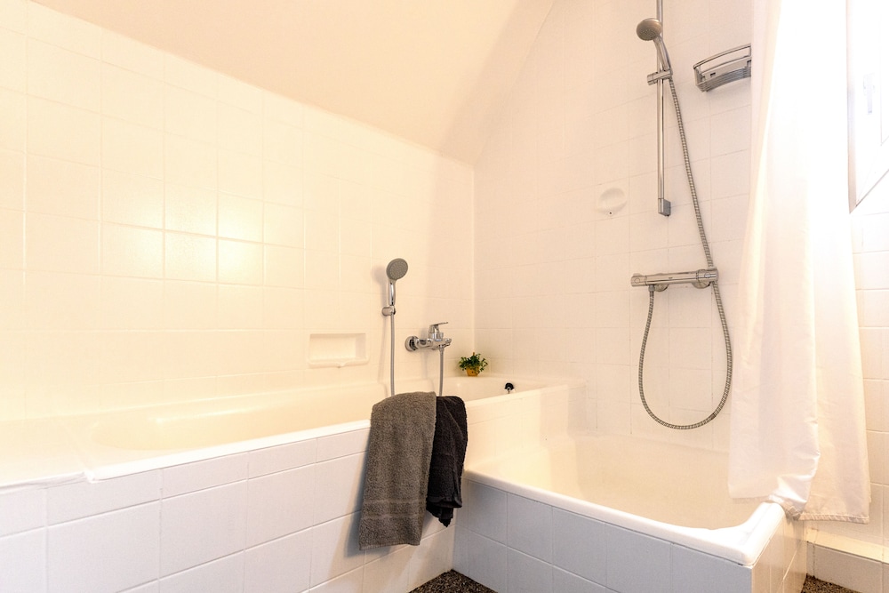 Double Room - Photo 6