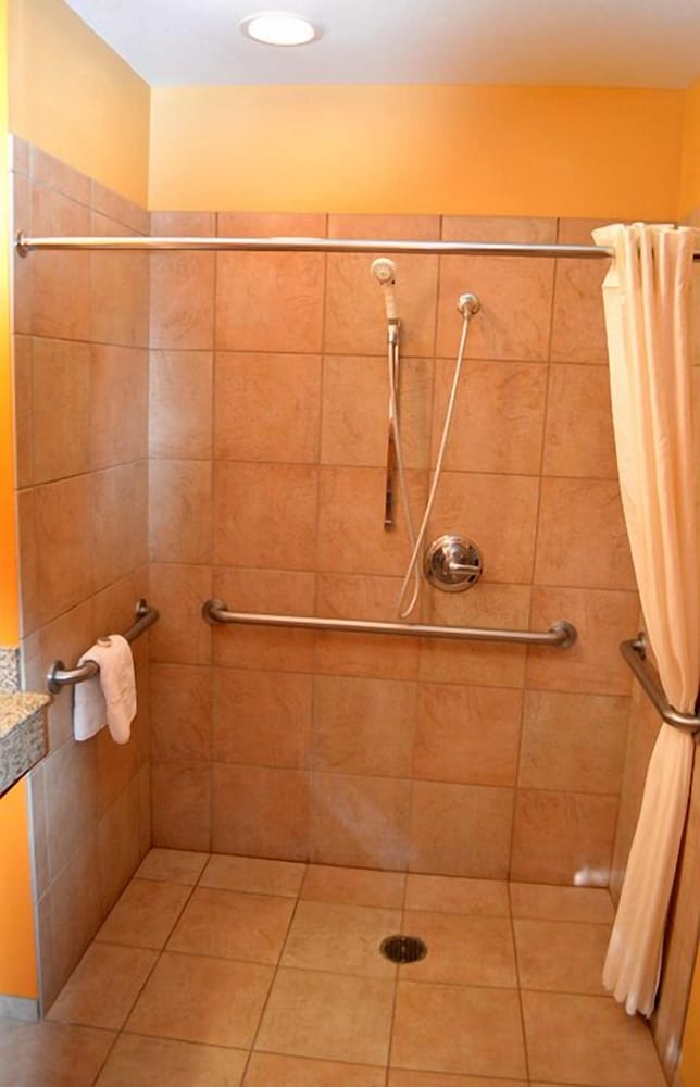 Room, 1 Queen Bed, Accessible, Non Smoking - Photo 2