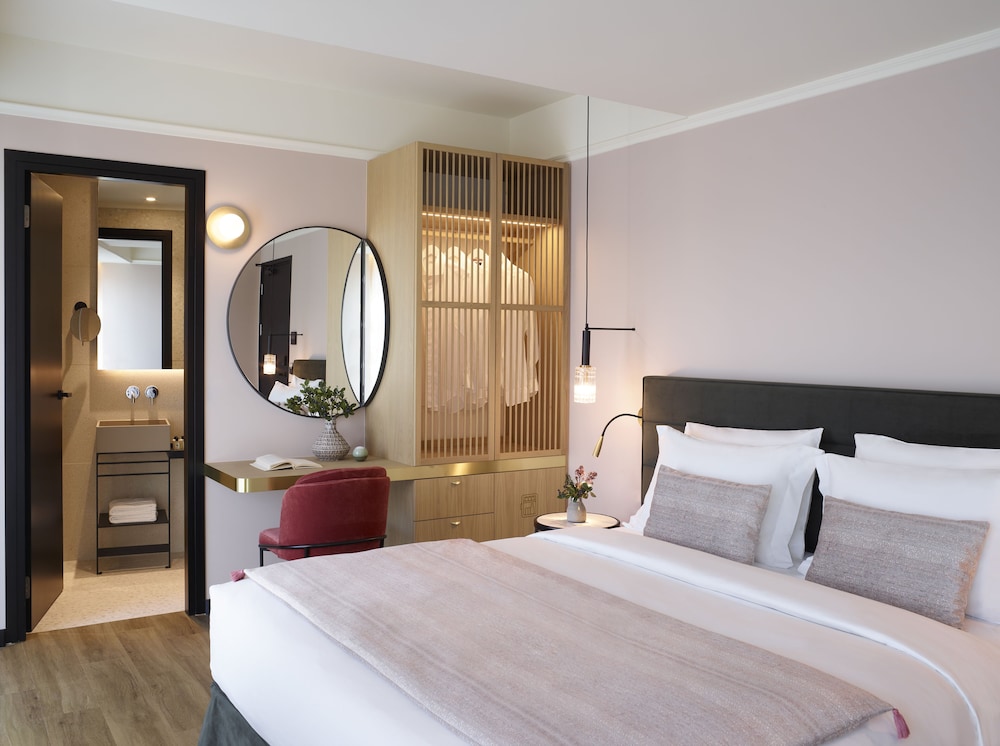 Premium Double or Twin Room photo 2