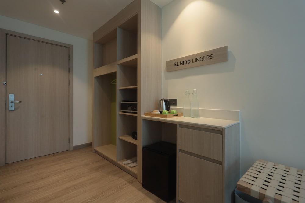 Deluxe Room Partial Seaview - Photo 9