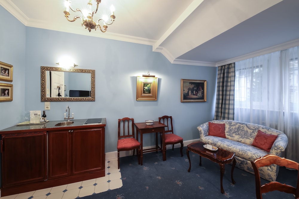 Deluxe Double Room - Photo 20