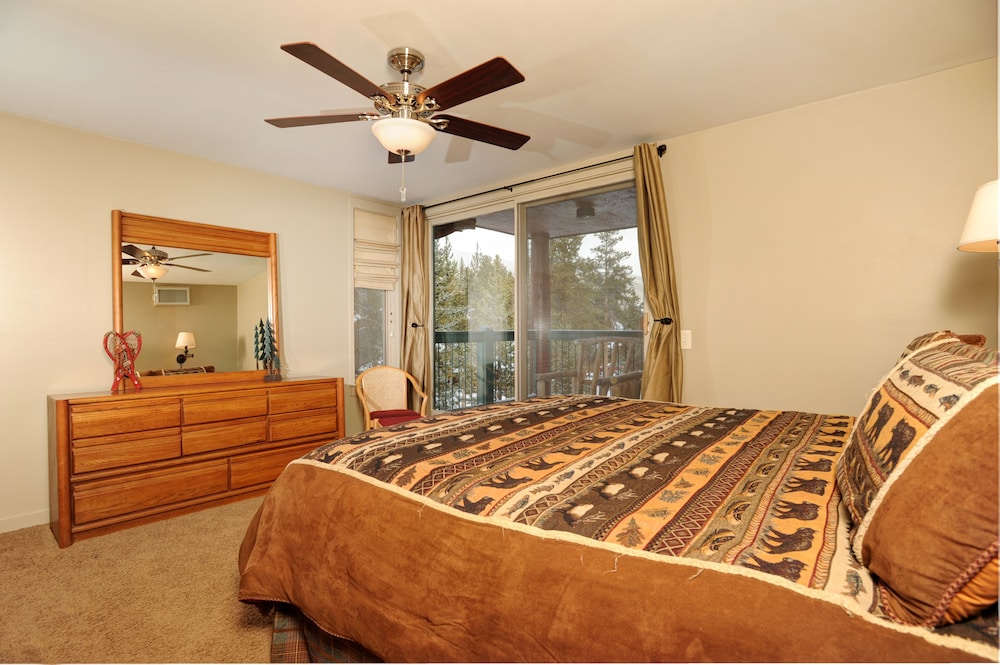 Condo, 3 Bedrooms, 2 Bathrooms photo 2