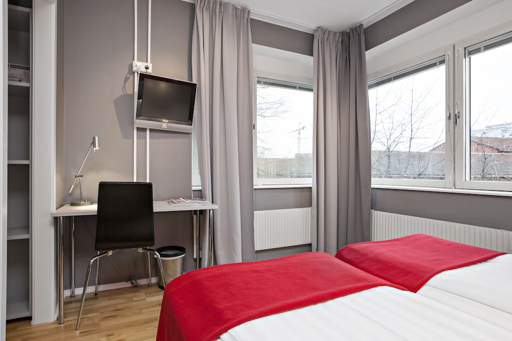 Standard Room, 2 Twin Beds, Accessible, Non Smoking (Walk-in Shower) - Photo 3