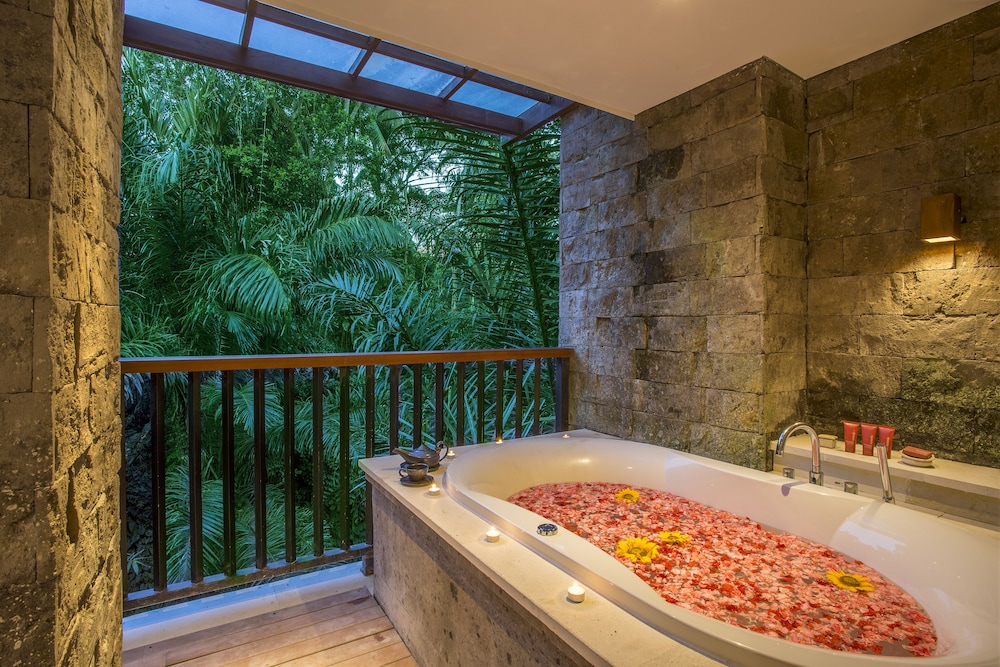 Suite, Hot Tub (River Valley)