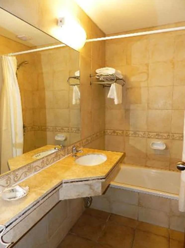 Standard Twin Room photo 2