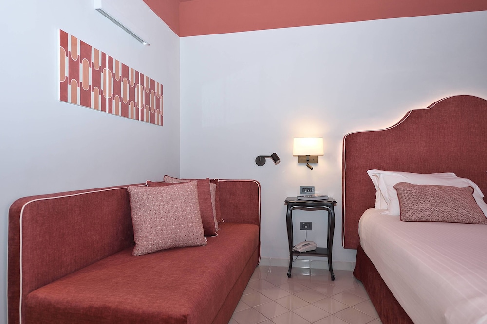 Deluxe Room, 1 Bedroom, Non Smoking, Sea View - Photo 6
