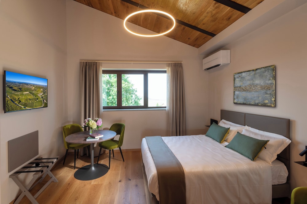 Classic Room, Hill View