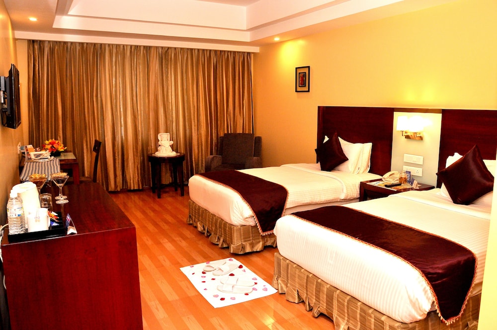 Deluxe King Room Free Drop to Sipcot IT Park photo 2