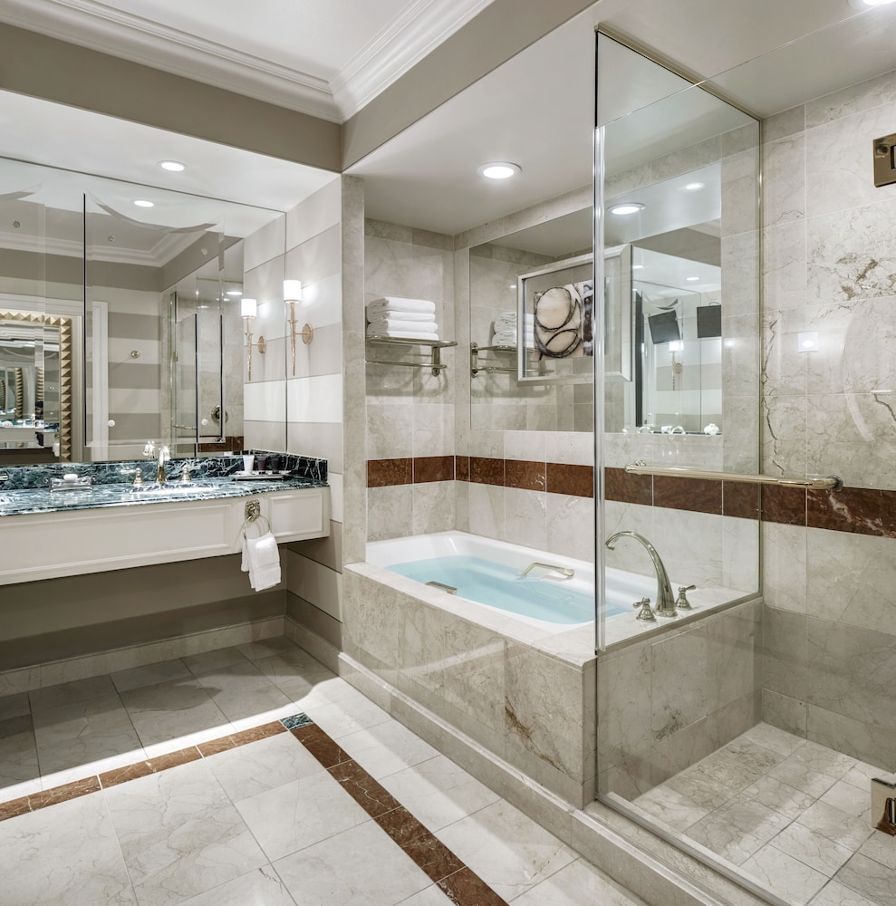 Newly Remodeled Luxury King Suite with Prestige Club Lounge Access thumbnail 6