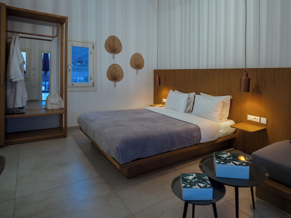 Suite (Aqua Pool) - Photo 2