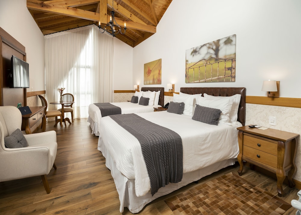 Deluxe Room, Lake View photo 1