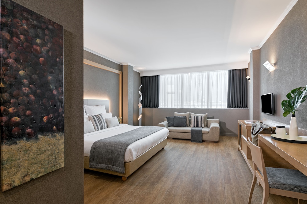 Business Suite - Photo 1