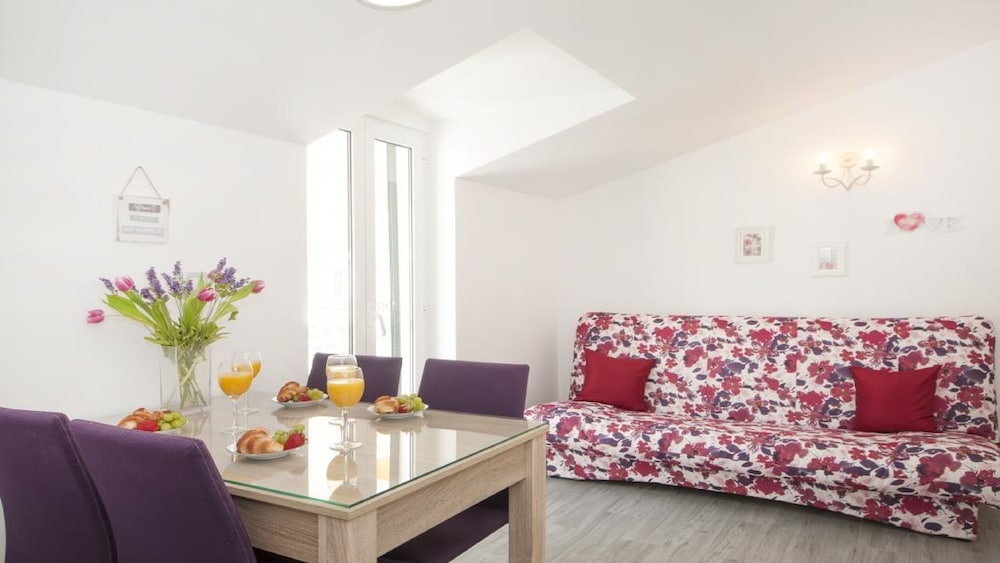Apartment (1 Bedroom Apt with Terrace n Sea View) photo 2