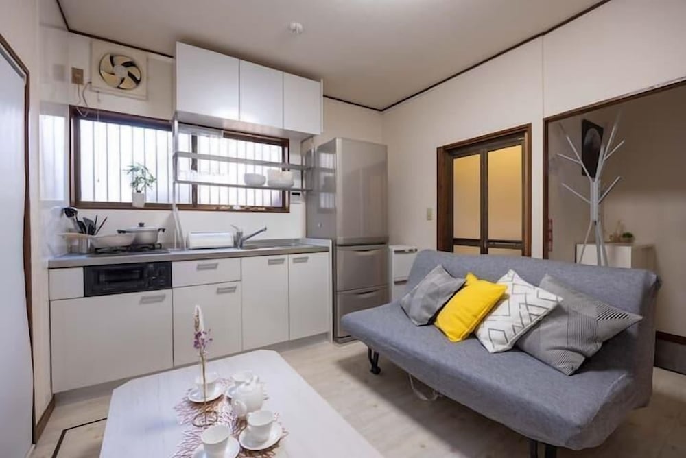 Basic Apartment photo 2