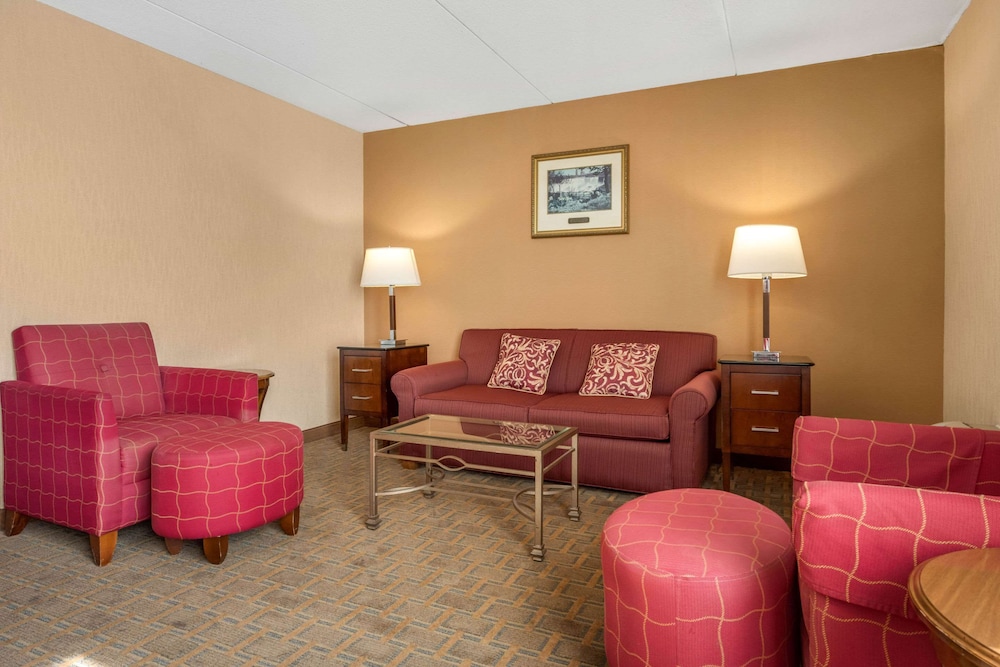 Suite, 1 King Bed, Accessible, Non Smoking - Photo 2