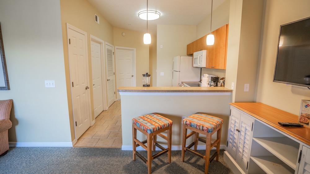 Suite, 1 Bedroom - Photo 13