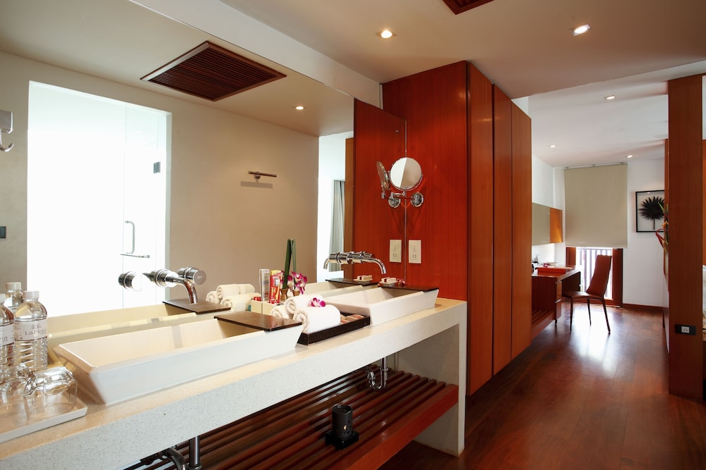 Suite, 1 Bedroom, Sea View (Free Daily Minibar) - Photo 14