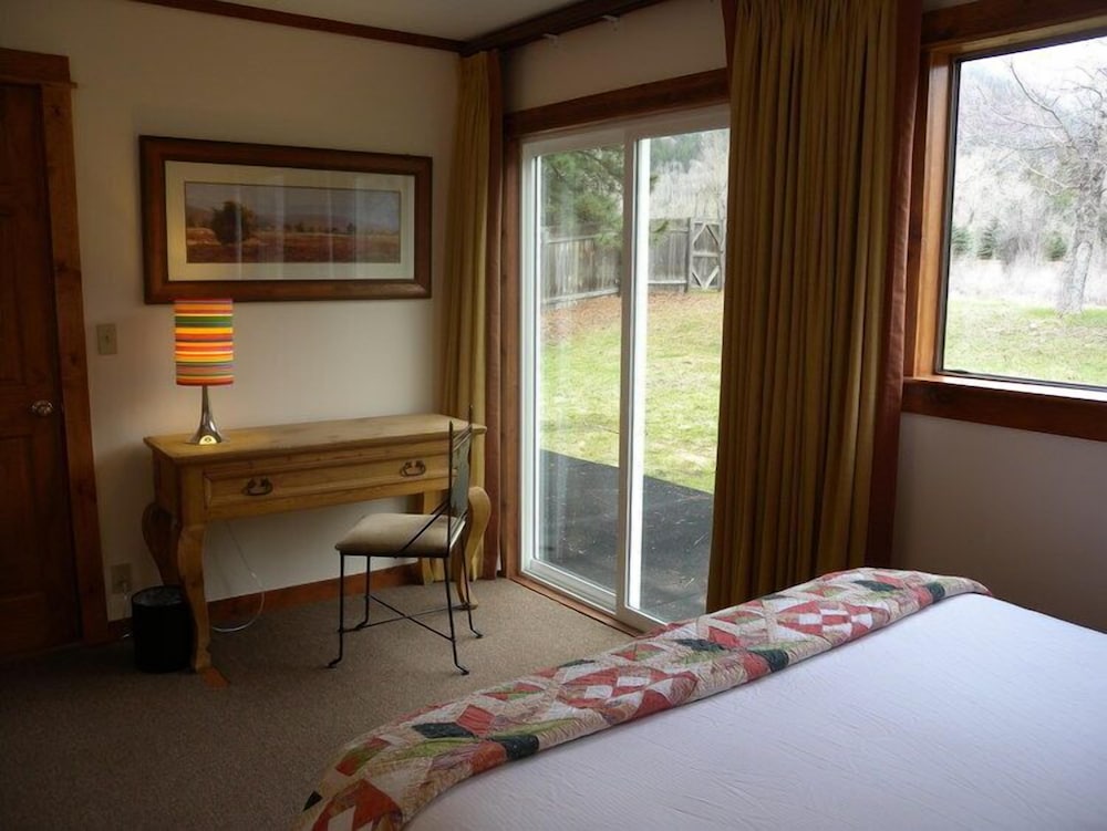 Suite, Private Bathroom (Suite 6 - No Pets Allowed) photo 1