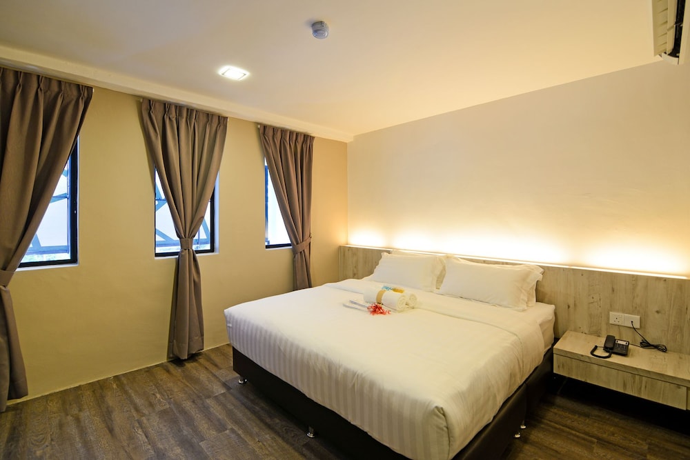 Deluxe Room, 1 King Bed photo 3