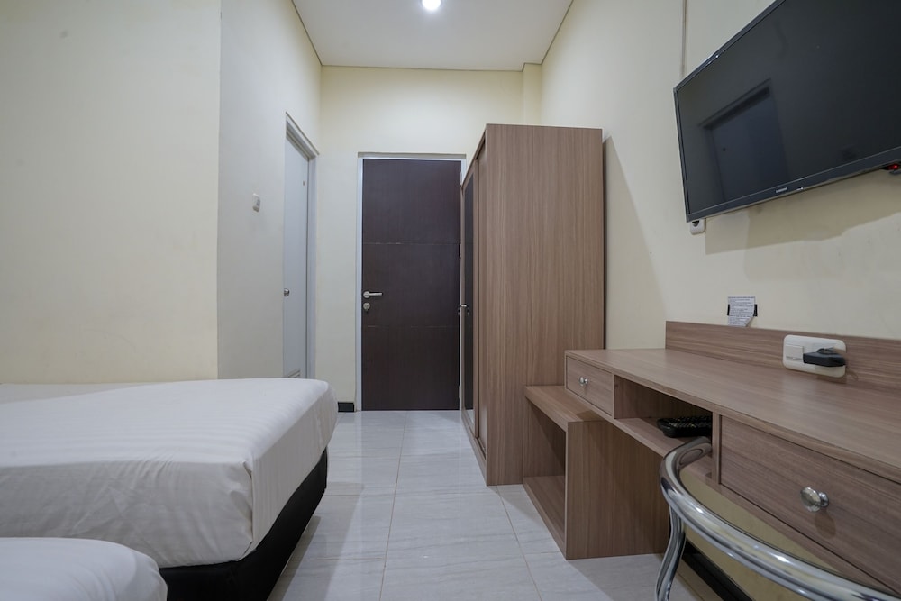 Economy Twin Room - Photo 3