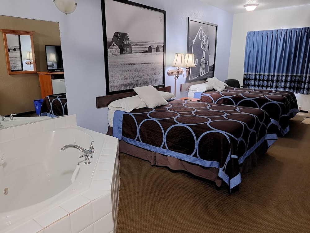 Suite, 2 Queen Beds - Photo 2
