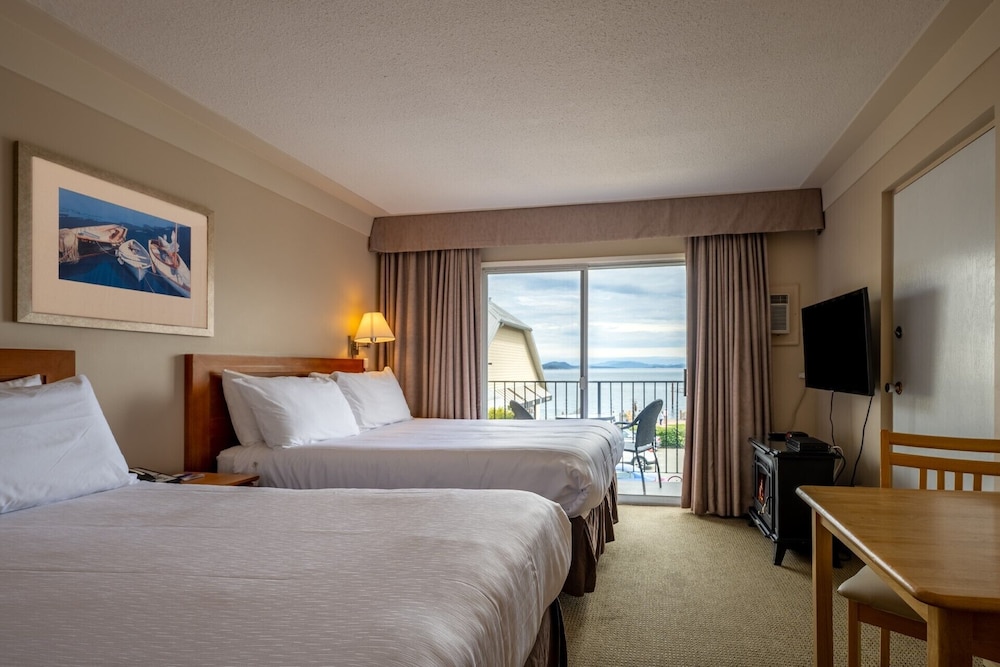 Standard Double Room, 2 Queen Beds, Ocean View