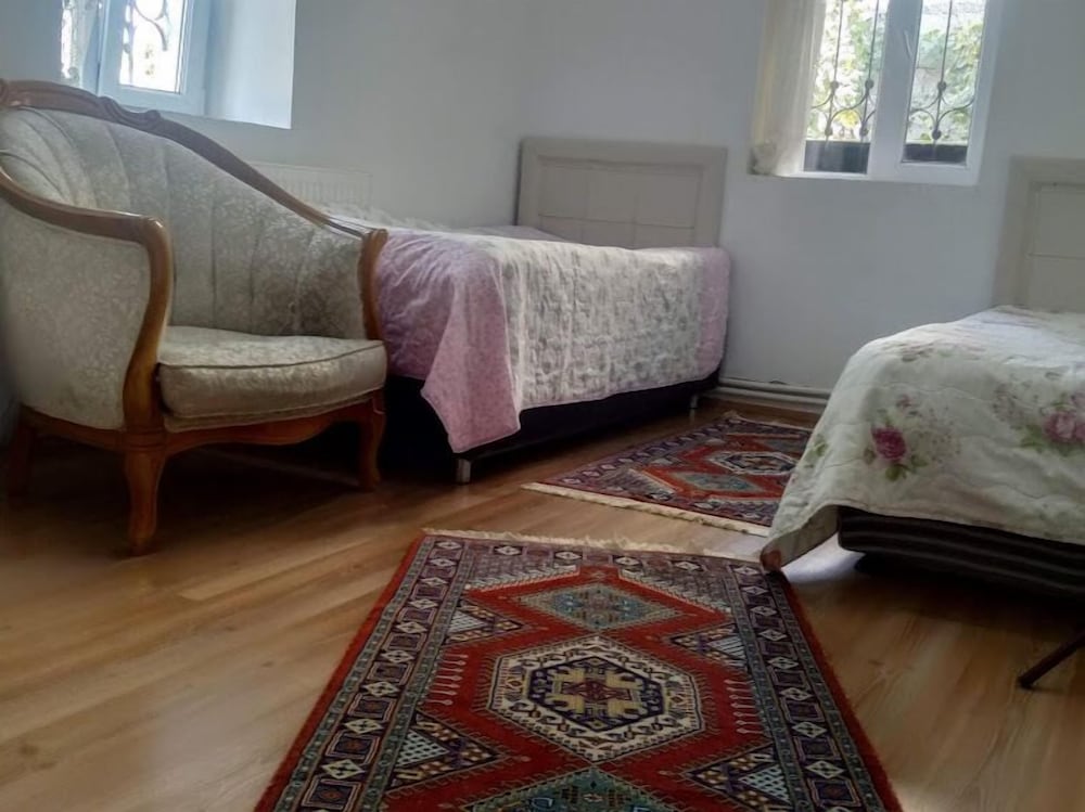 Grand Apartment, 3 Bedrooms, City View photo 2