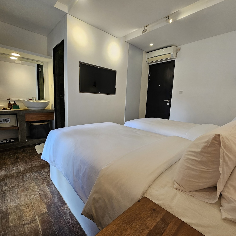 Standard Twin Room - Photo 3