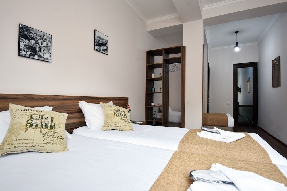 Deluxe Triple Room photo 2