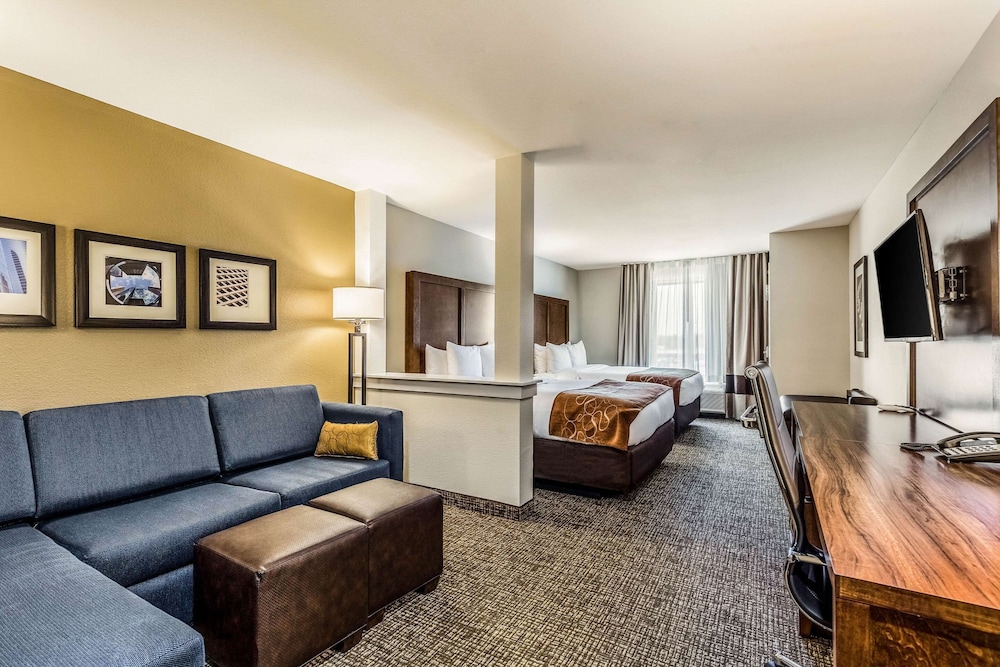 Suite, Multiple Beds, Non Smoking (Upgraded) photo 3